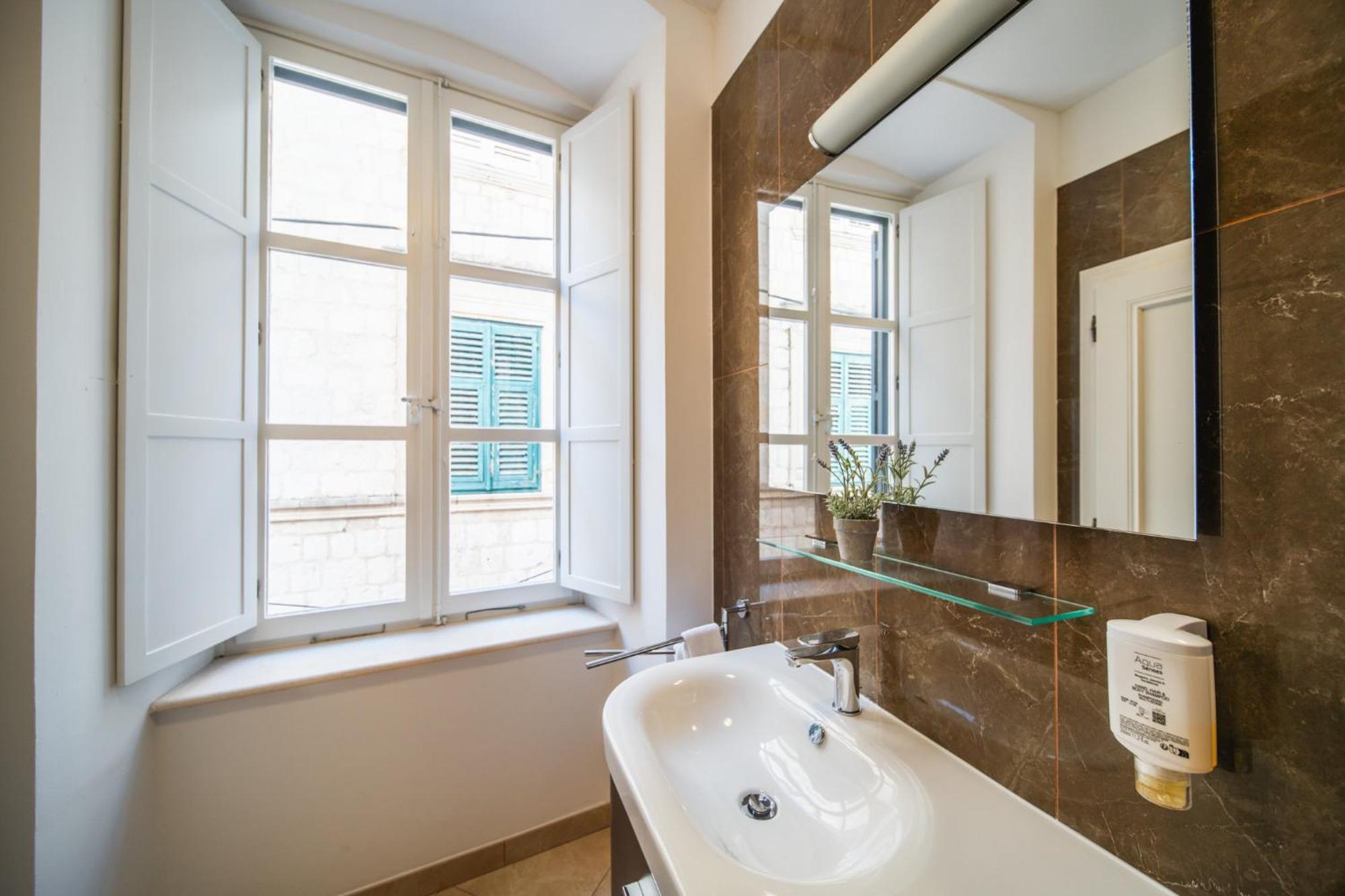 Sunce Palace Apartments With Free Offsite Parking Ντουμπρόβνικ Εξωτερικό φωτογραφία